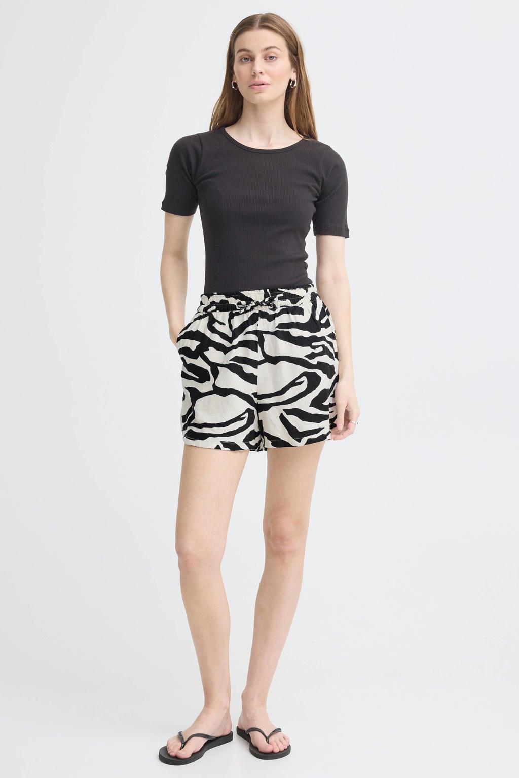 Ecru en zwarte dames ICHI regular high waist casual short van linnen met elastische tailleband met koord en dierenprint