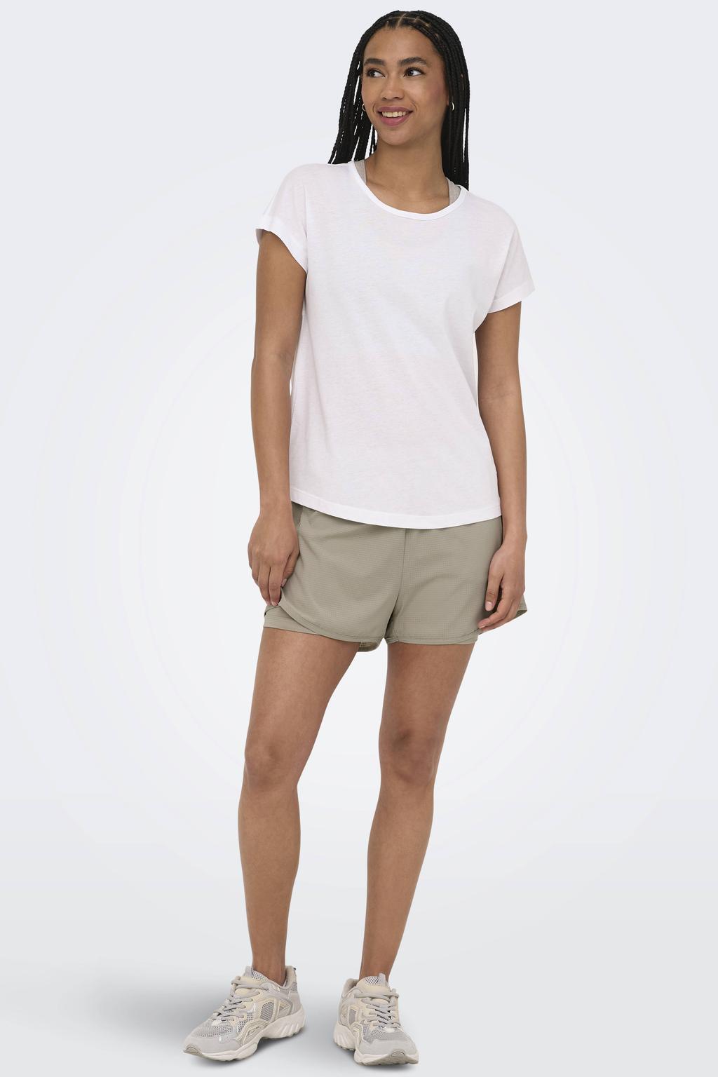 Zandkleurige dames ONLY PLAY sportshort van polyester met loose fit, regular waist en trekkoorden