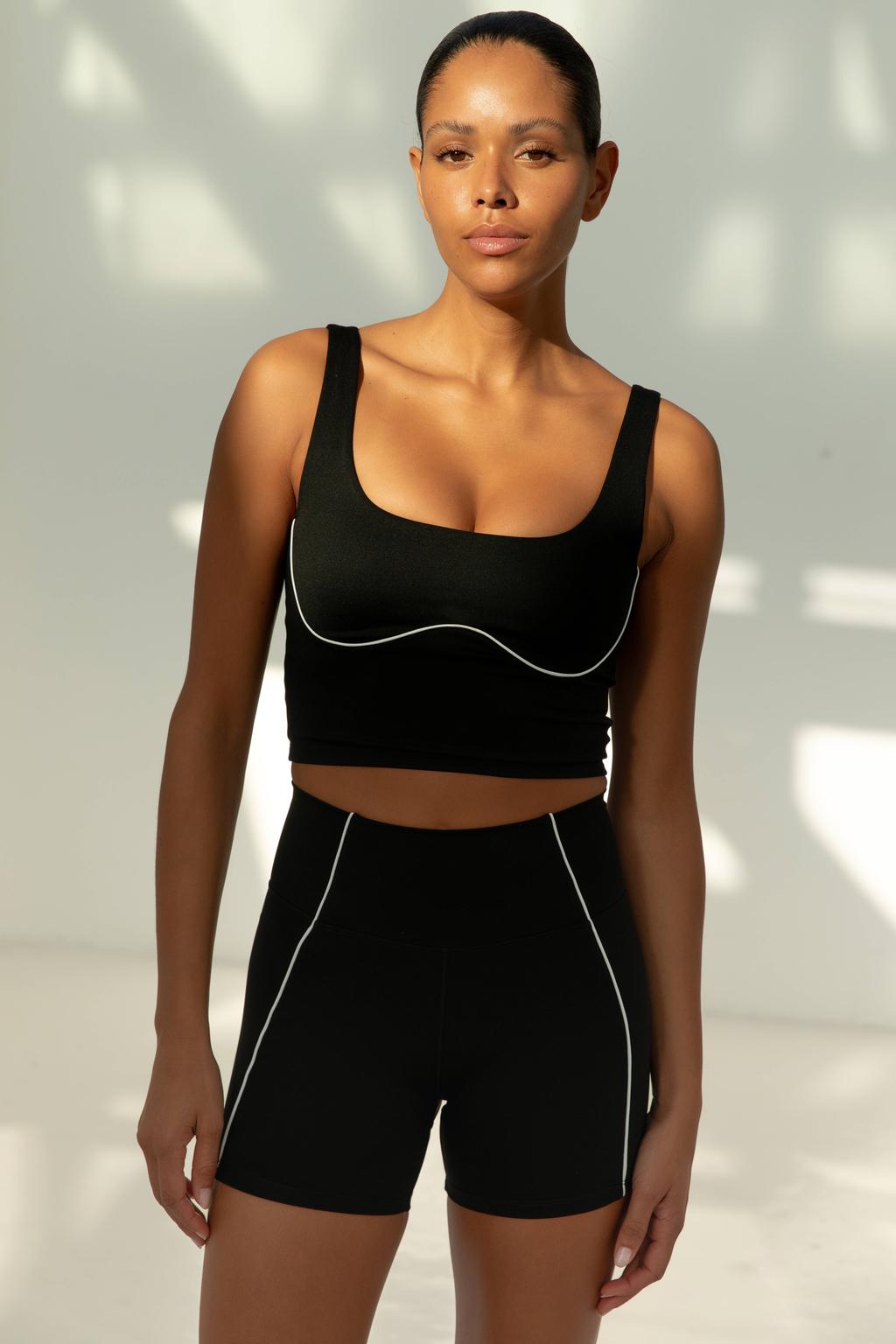 Zwarte dames The Lola Club sportshort Alma van nylon met slim fit en regular waist