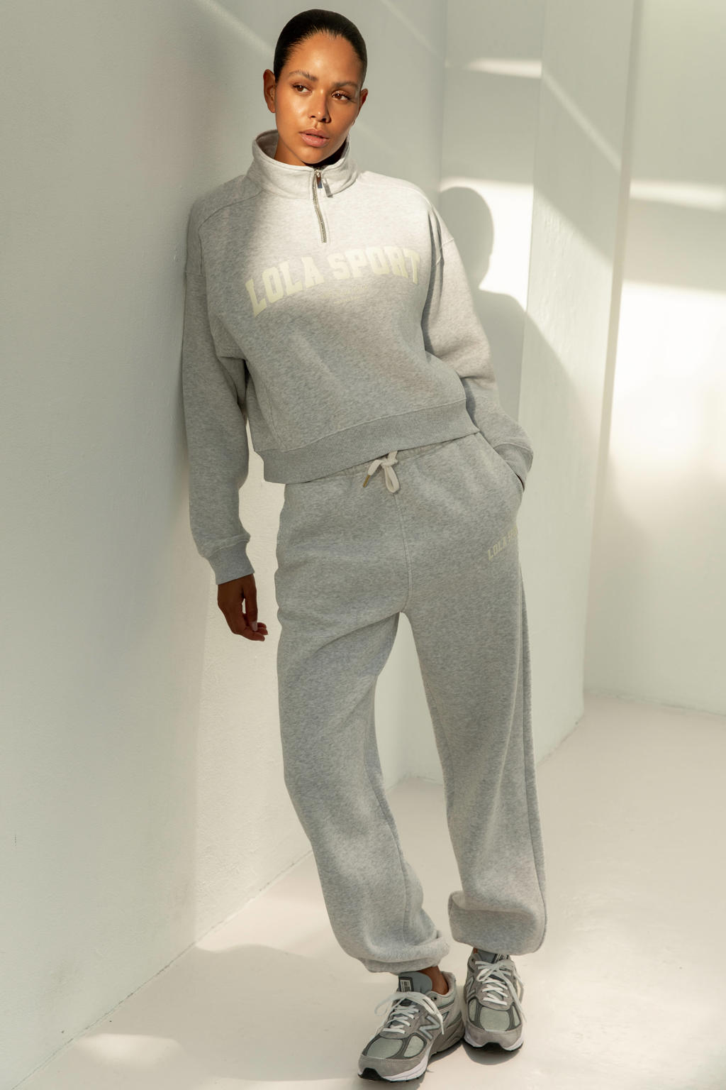 Grijze dames The Lola Club sweater Jayla Half Zip van katoen met effen, lange mouwen en opstaande kraag
