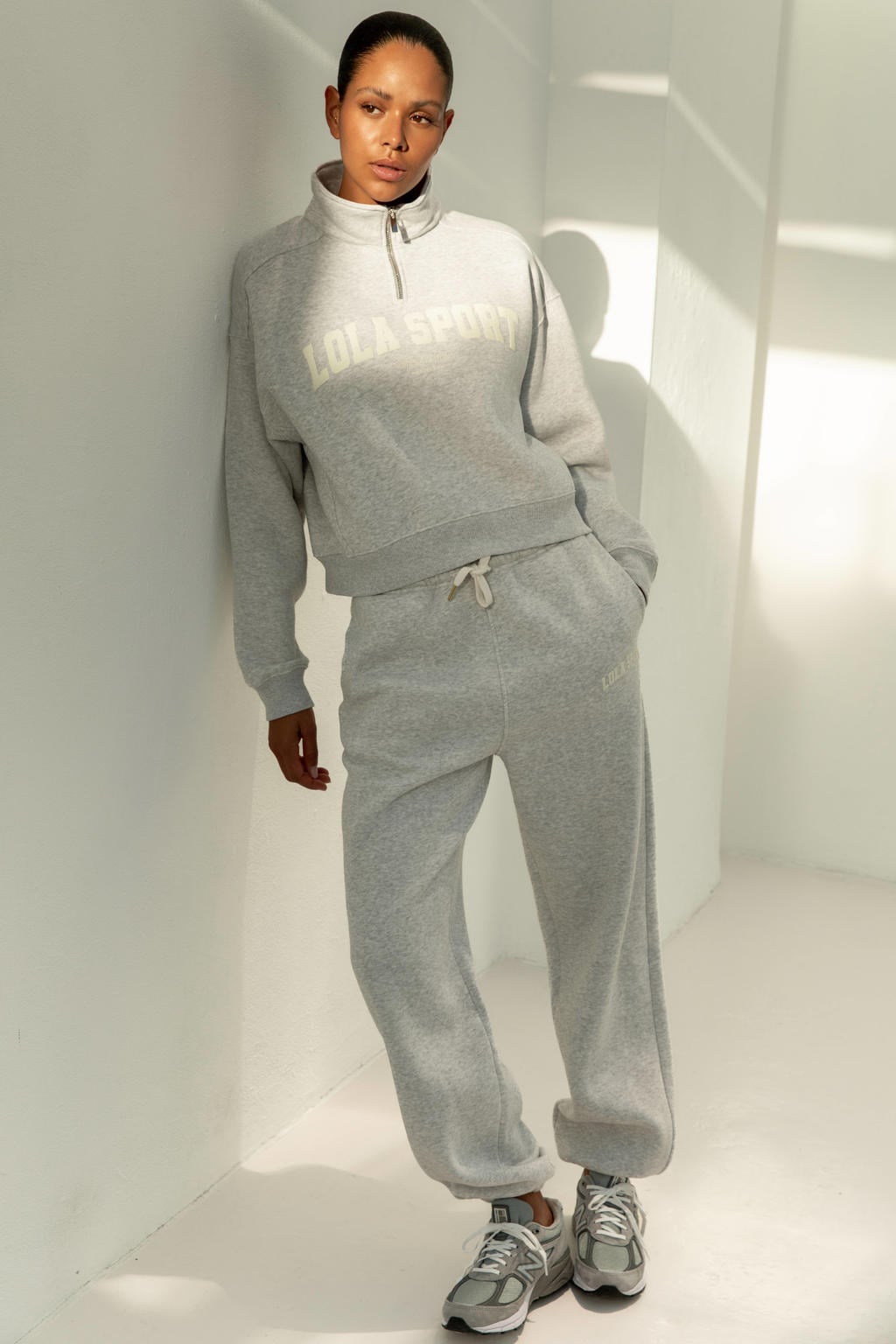 Grijze dames The Lola Club joggingbroek Jayla van katoen met baggy, high waist en effen