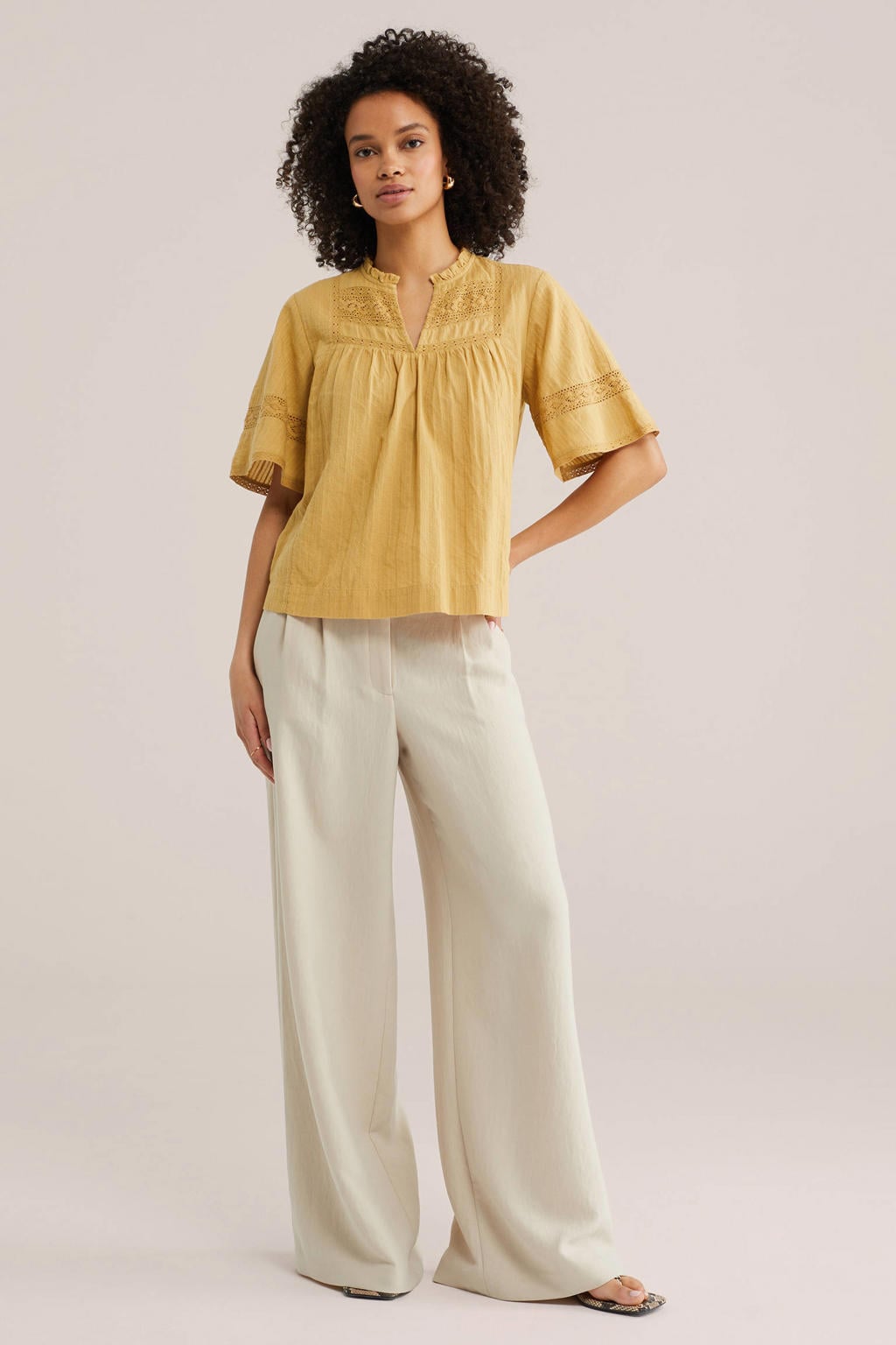 Gele dames WE Fashion blousetop broderie van katoen met effen, korte mouwen en V-hals