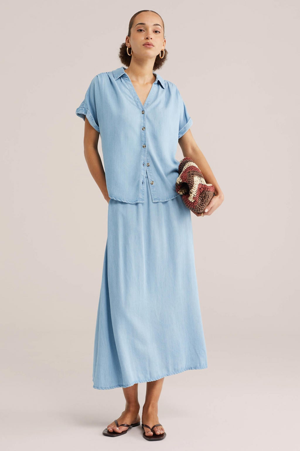 Light blue denim dames WE Fashion blouse van lyocell met effen, korte mouwen, klassieke kraag en knoopsluiting