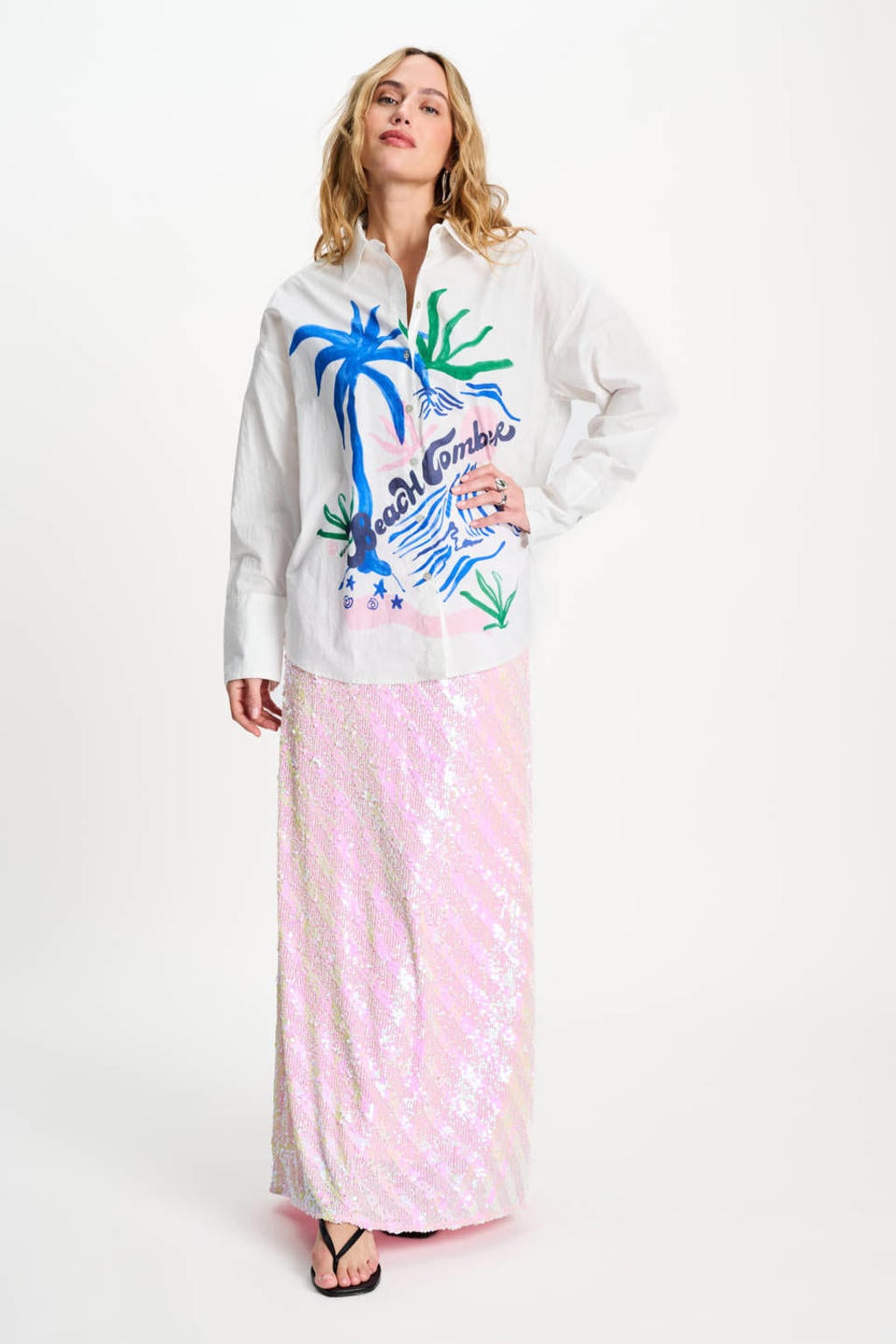 Ecru, blauw en groene dames POM Amsterdam blouse van katoen met grafische print, lange mouwen, klassieke kraag en knoopsluiting