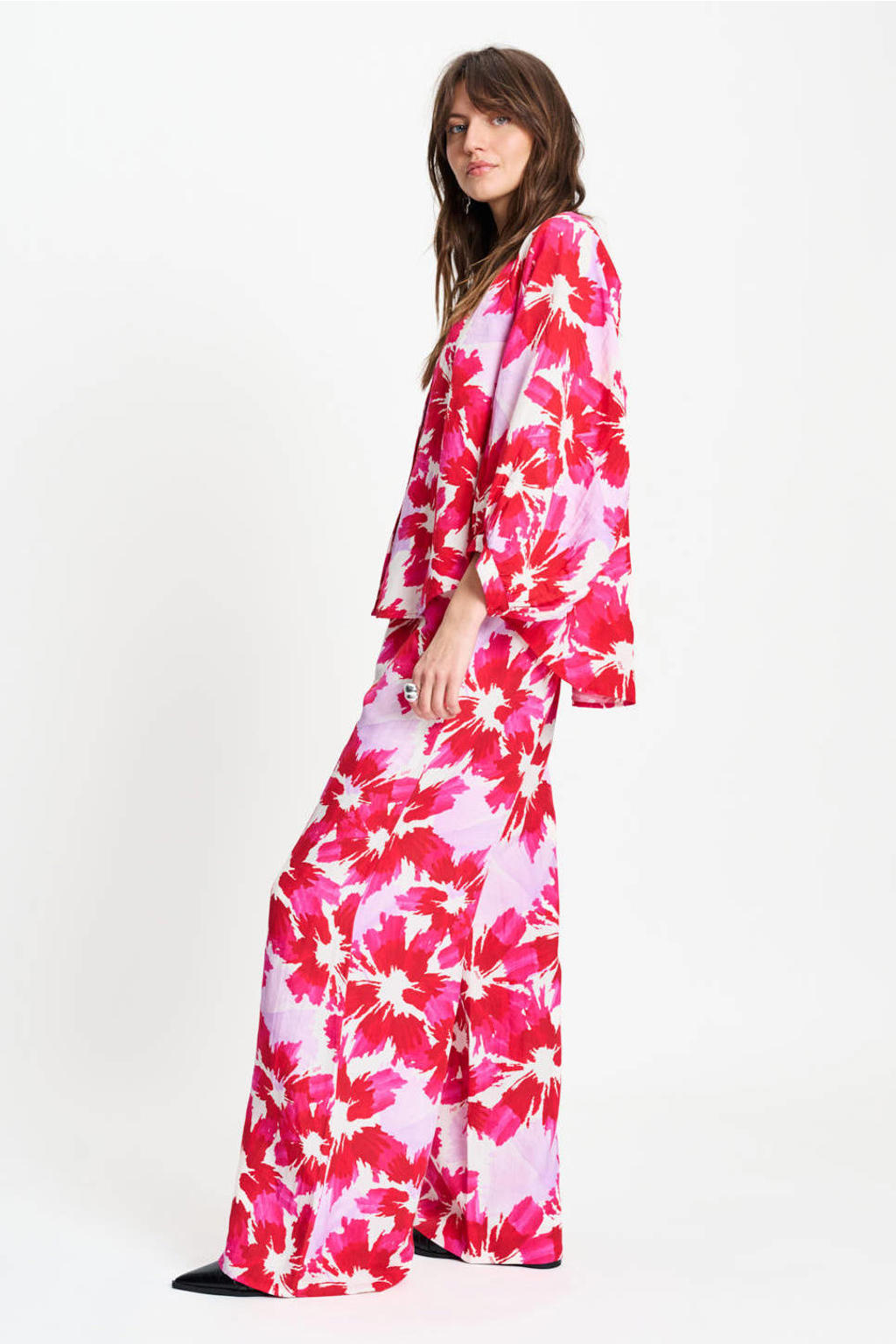 Multikleurige dames POM Amsterdam gebloemde blouse van viscose met driekwart mouwen, klassieke kraag en knoopsluiting