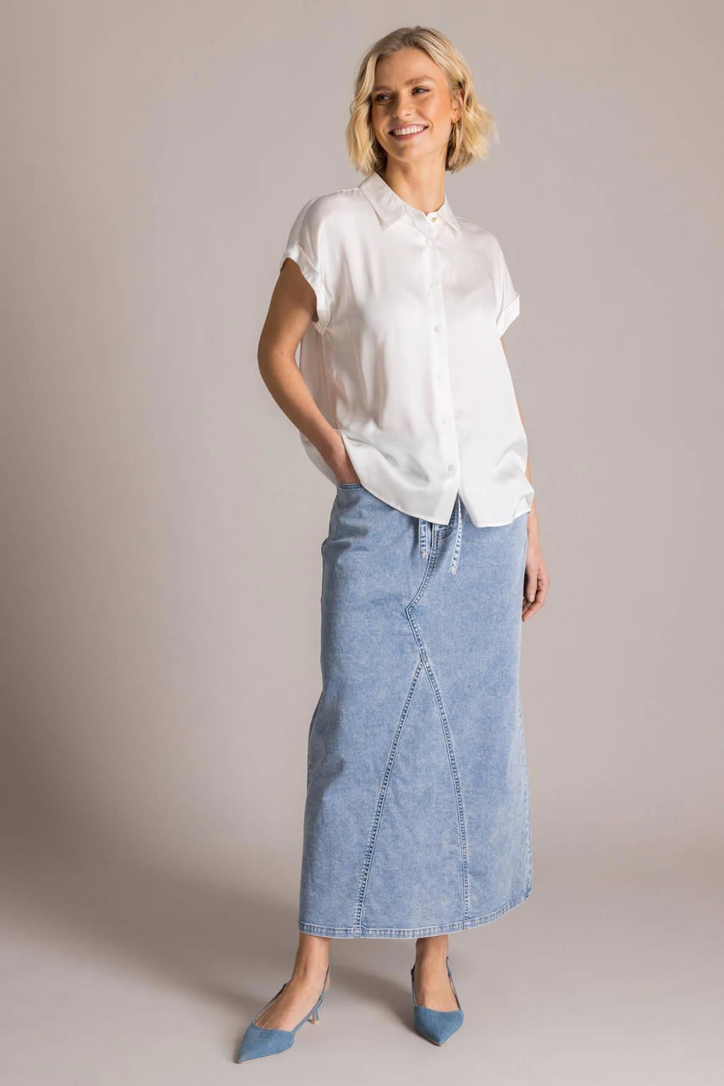 Ecru dames Yest blouse van satijn met effen, korte mouwen, klassieke kraag en knoopsluiting