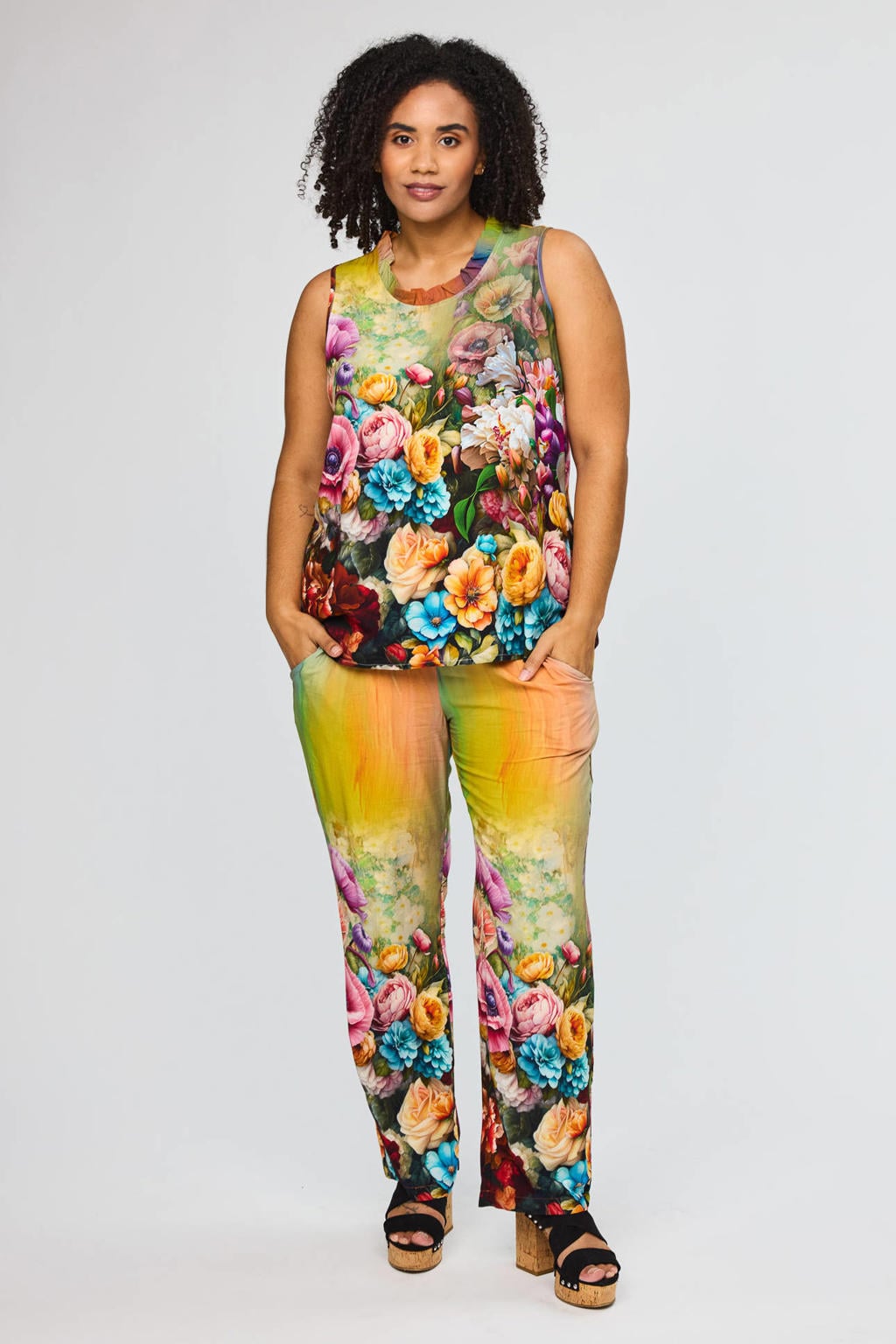 Multikleurige dames STUDIO gebloemde top van viscose met ronde hals