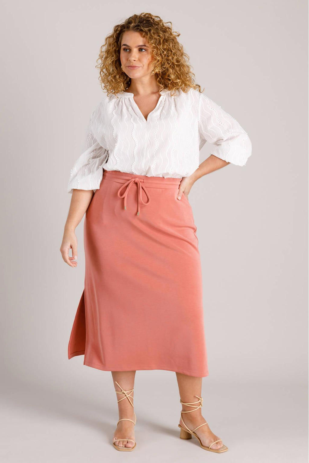 Ecru dames Yest Curve top van viscose met effen, driekwart mouwen, V-hals en volant