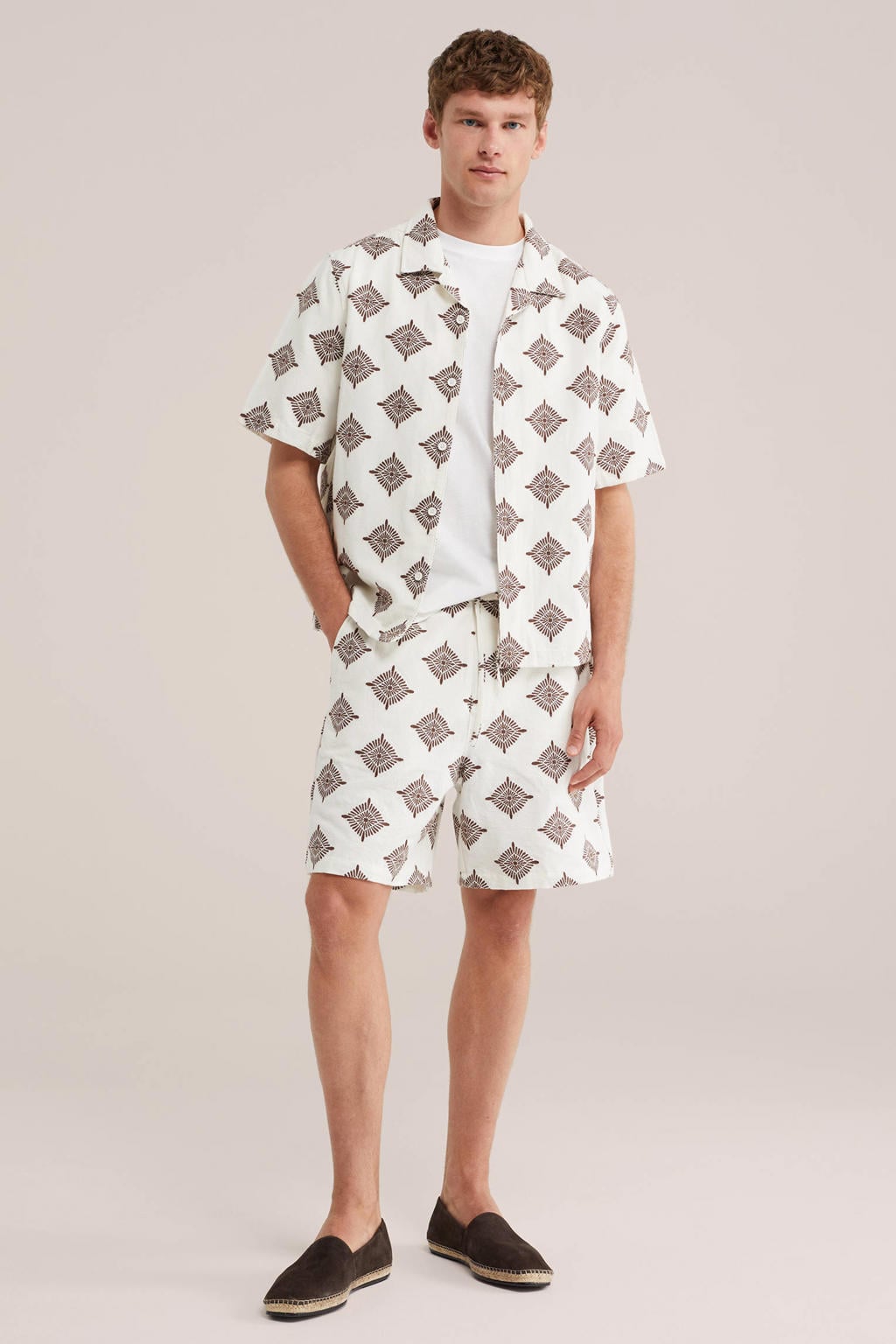 Ecru heren WE Fashion relaxed casual overhemd van katoen met korte mouwen, klassieke kraag en knoopsluiting