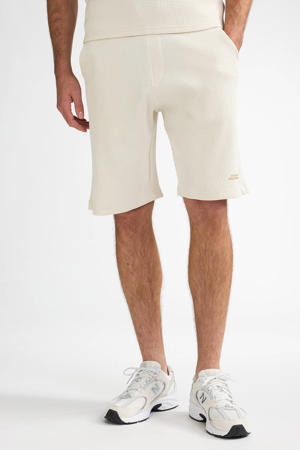 casual short ecru