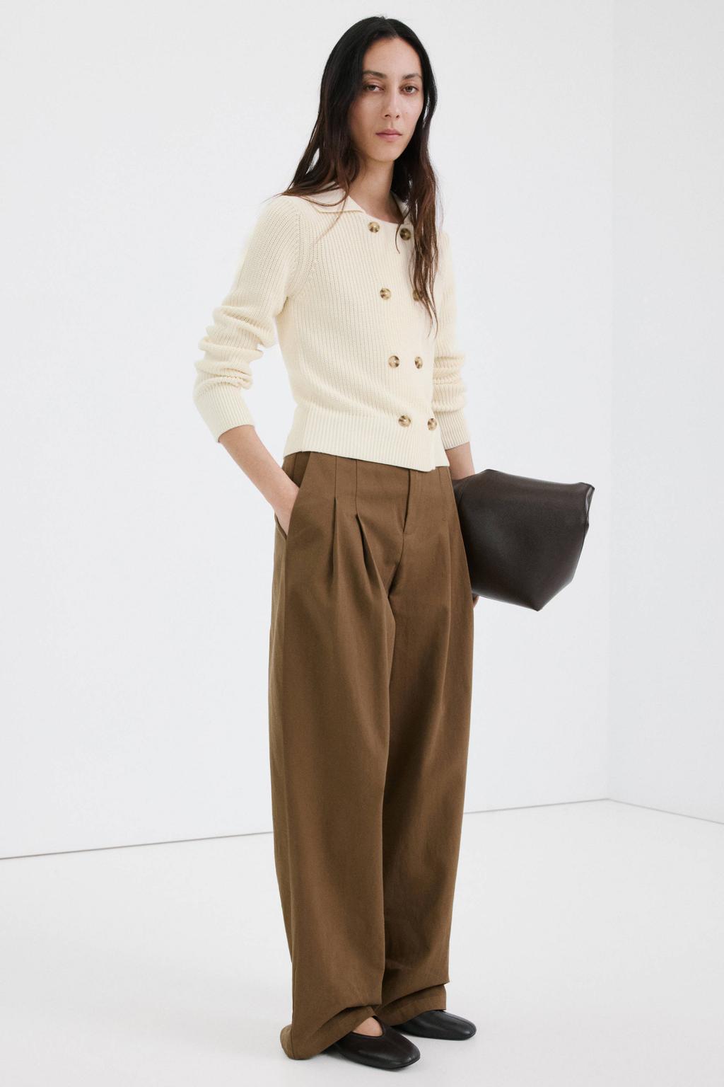 Ecru dames Mango sweatvest grof gebreid van katoen met effen, lange mouwen, widespread hals en double breasted sluiting