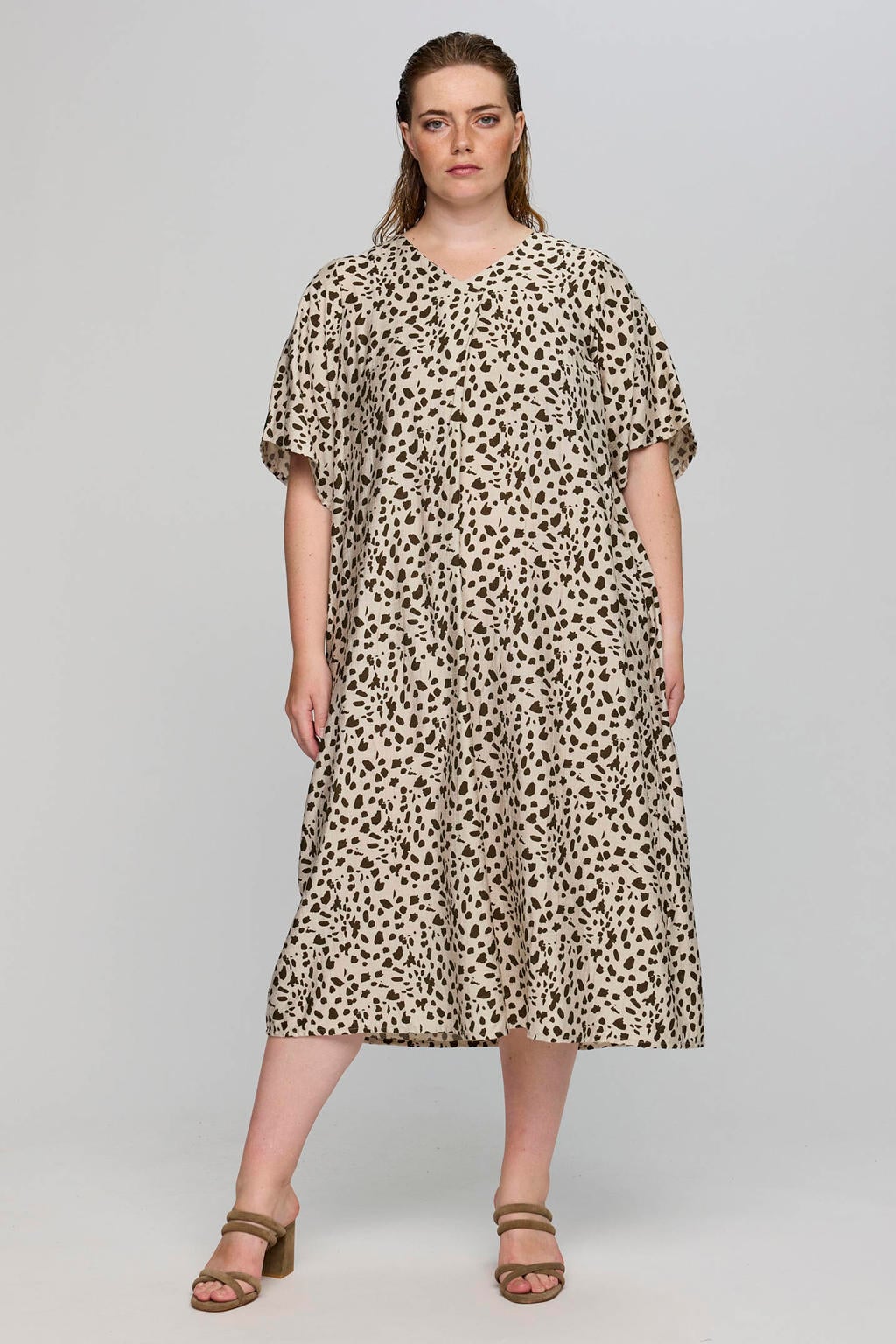 Beige en zwarte dames STUDIO zomerjurk van viscose met korte mouwen en V-hals