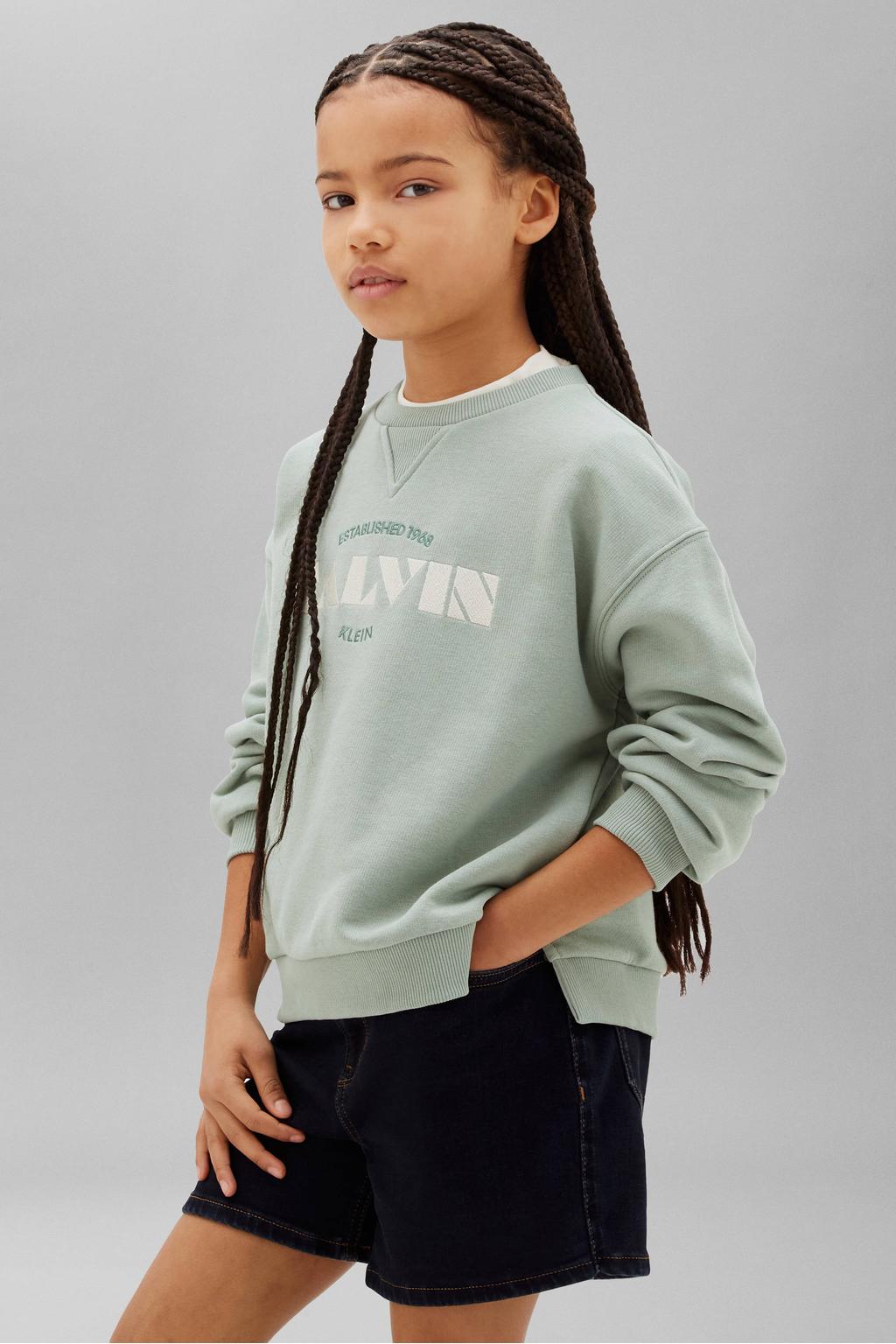 Lichtgroene meisjes Calvin Klein sweater met logo dessin, ronde hals en geribde boorden