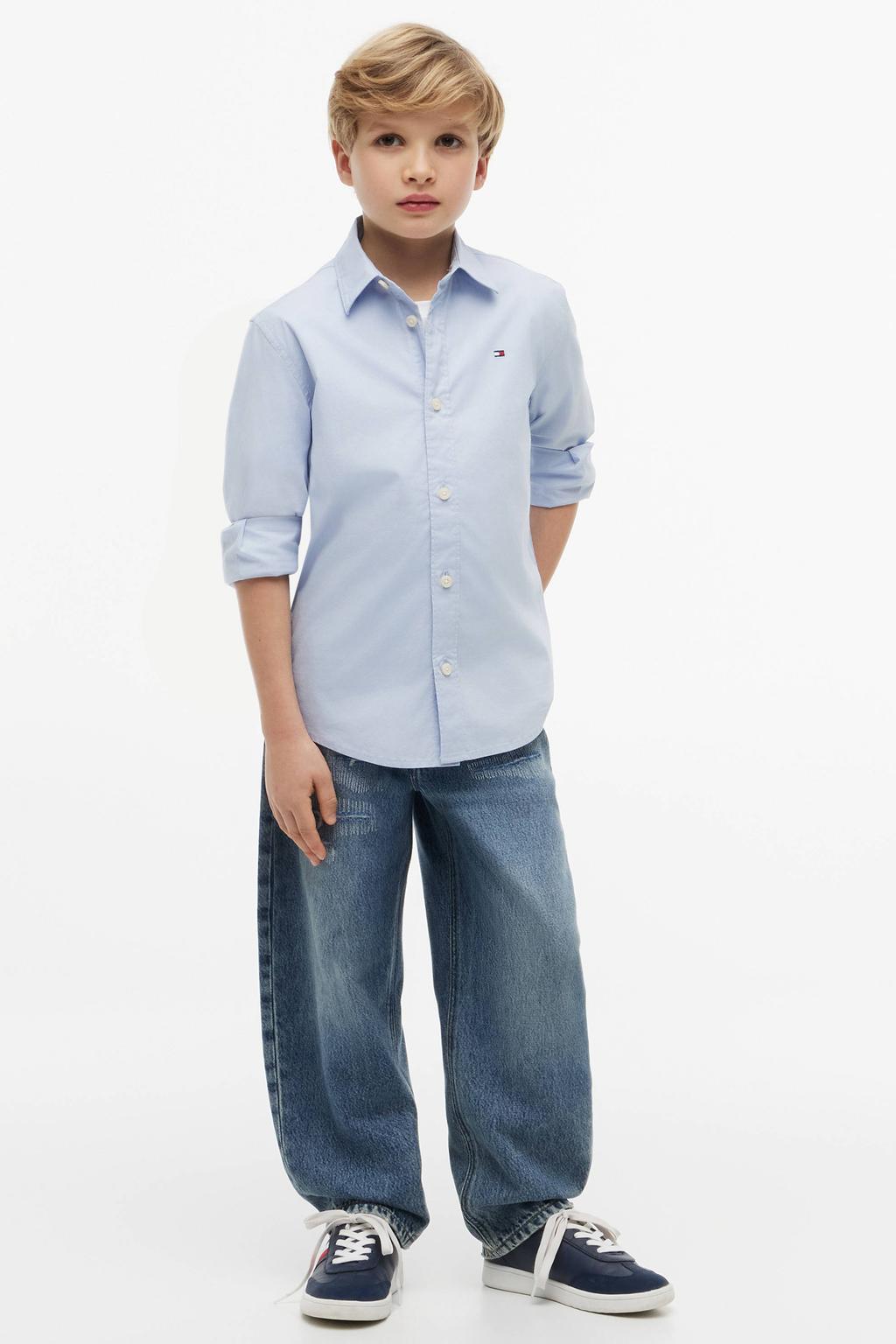 Lichtblauwe jongens Tommy Hilfiger poplin overhemd van stretchkatoen met effen, lange mouwen en klassieke kraag