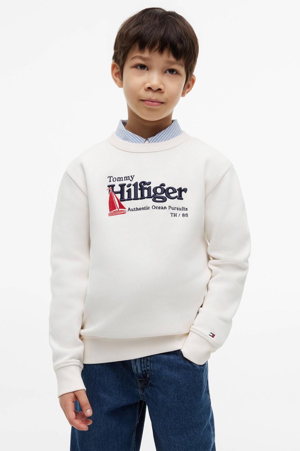 Witte jongens Tommy Hilfiger sweater met logo dessin, lange mouwen, ronde hals en geribde boorden