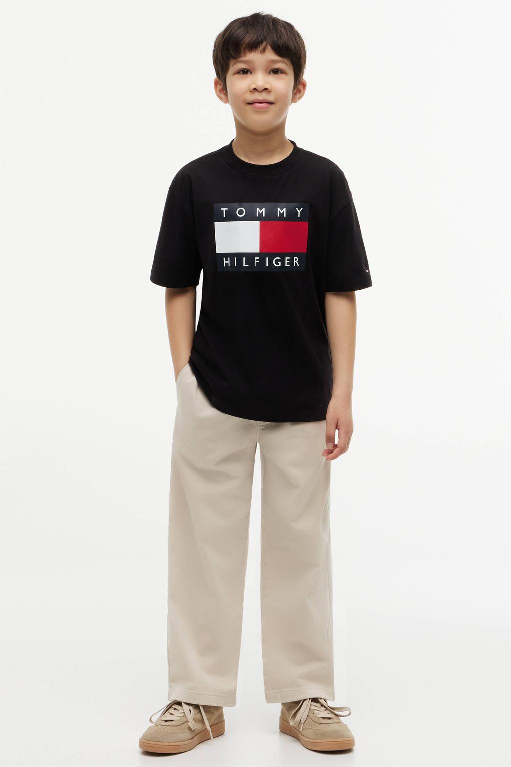 Zwarte jongens Tommy Hilfiger T-shirt van katoen met logo dessin, korte mouwen en ronde hals