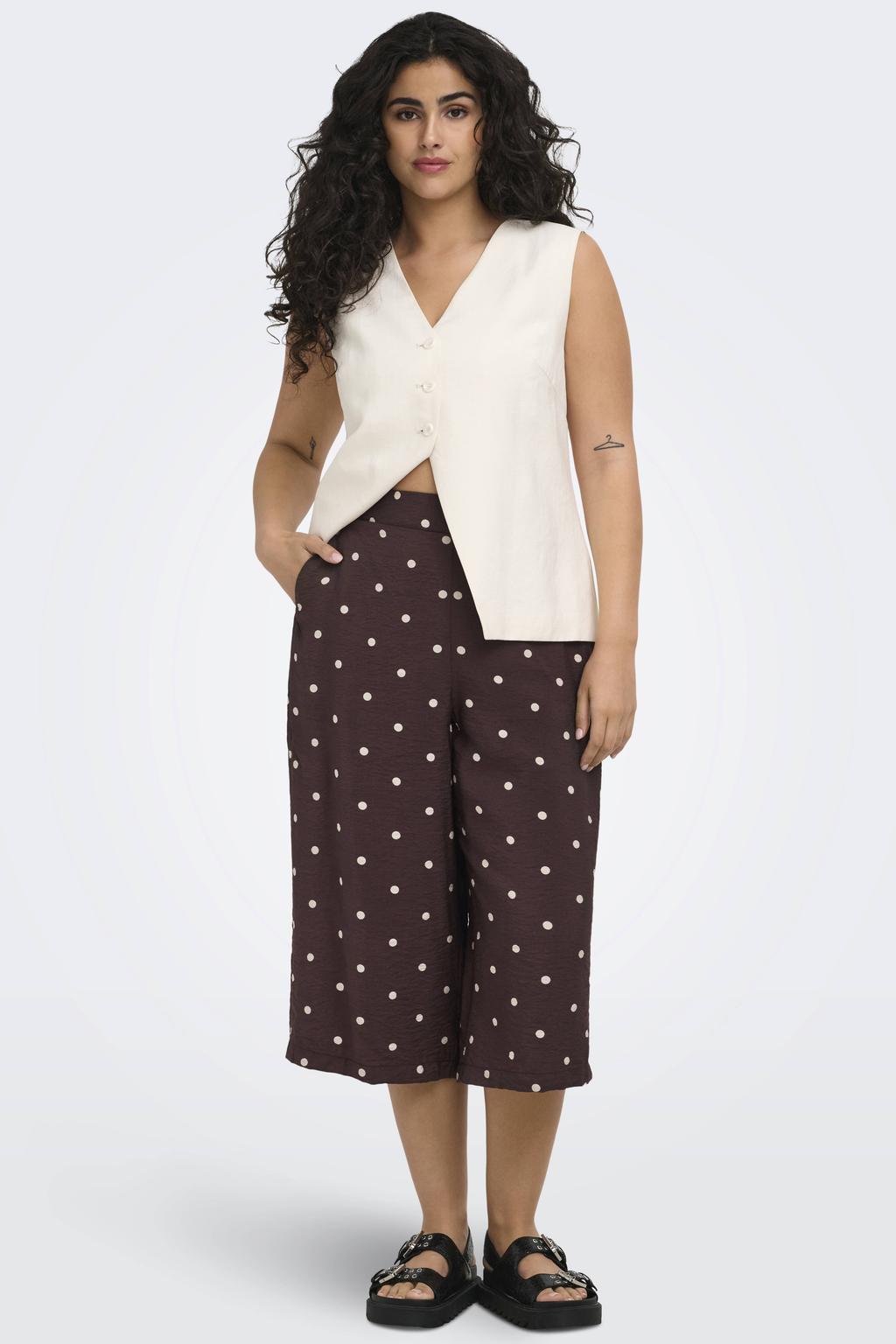 Donkerbruin en witte dames ONLY CARMAKOMA viscose loose fit broek Plus Size met regular waist en stippenprint