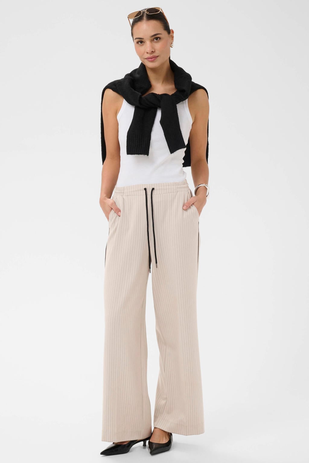 Beige dames Kaffe KAserena baggy broek van polyester met regular waist, elastische tailleband met koord en krijtstreepprint