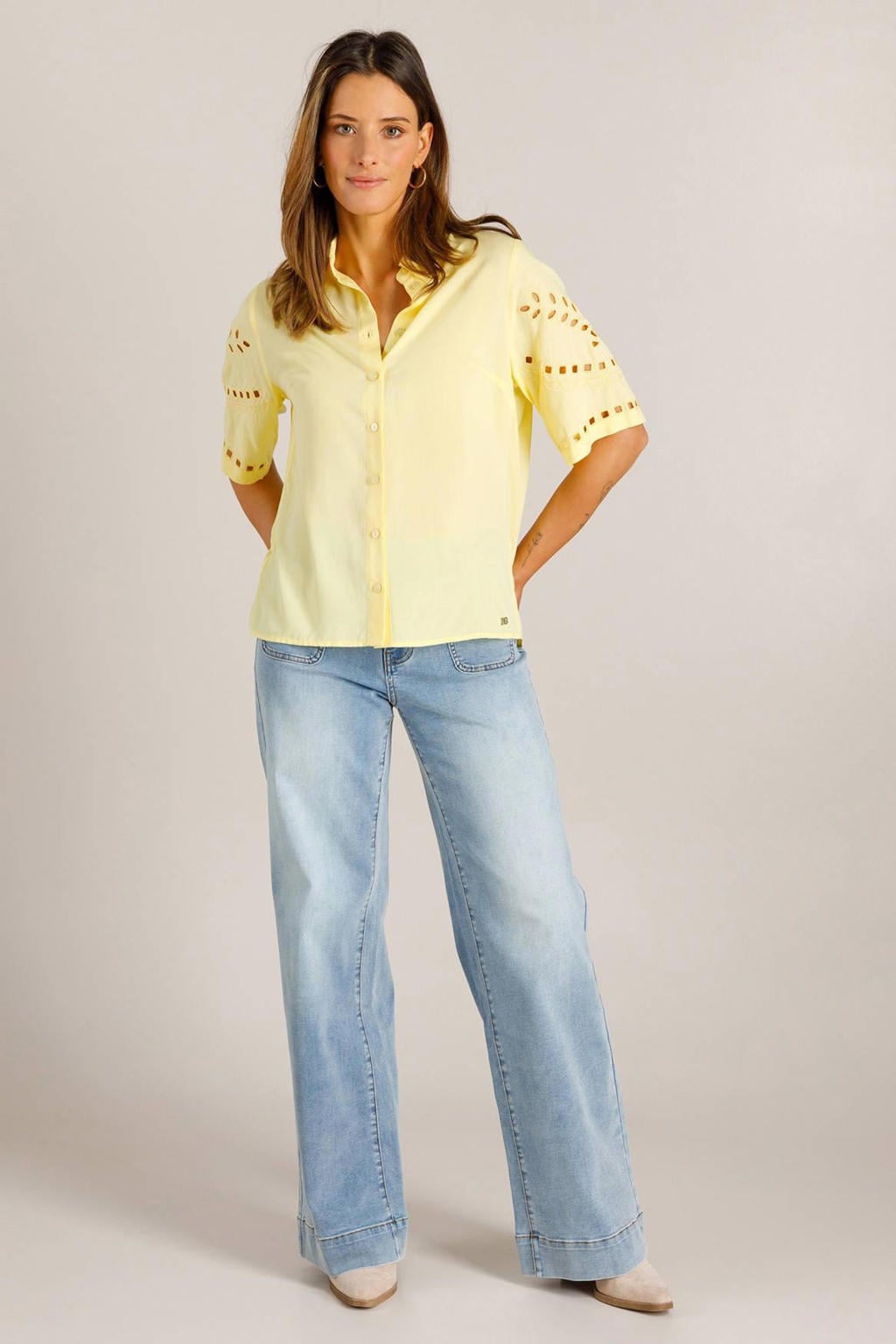 Gele dames Ivy Beau blouse broderie van viscose met effen, korte mouwen, klassieke kraag, knoopsluiting en borduursels
