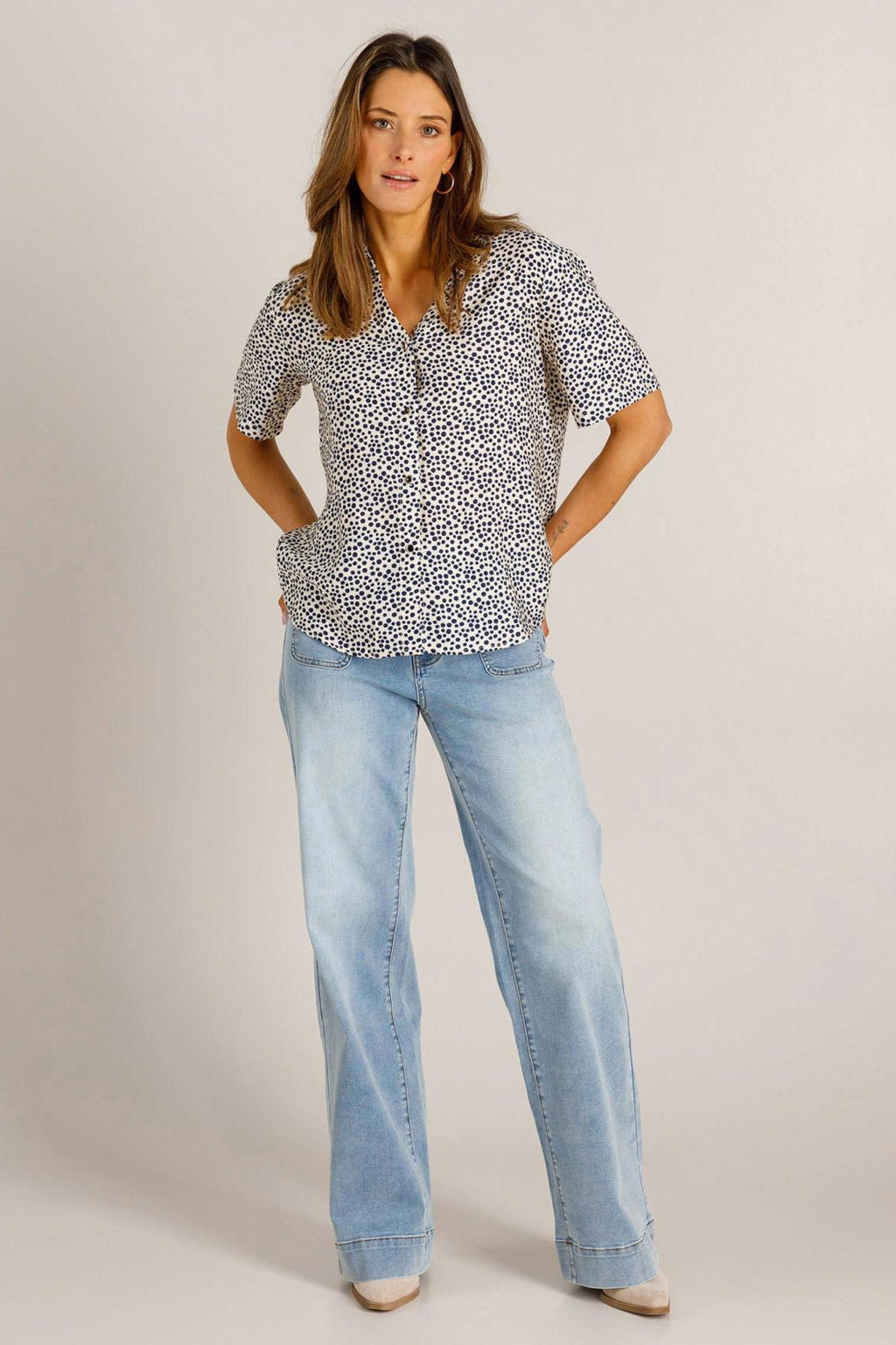 Blauwe dames Ivy Beau blouse van viscose met korte mouwen, klassieke kraag, knoopsluiting en plooien