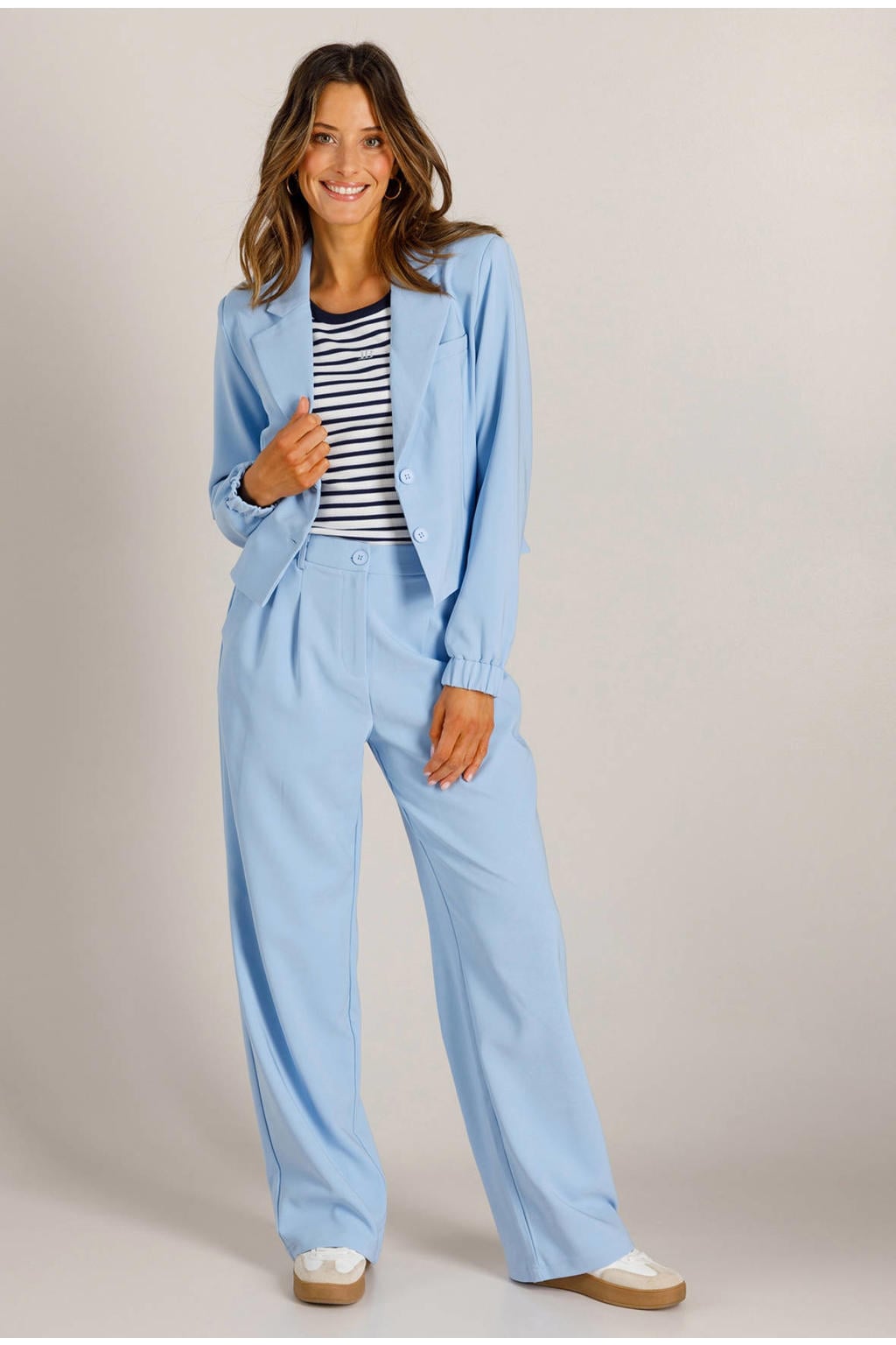Ivy Beau cropped blazer lichtblauw
