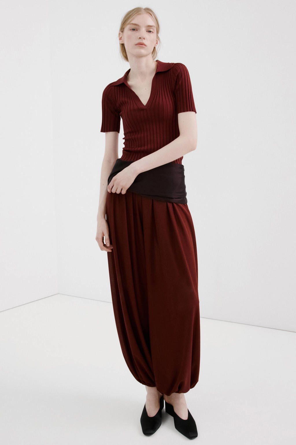 Roodbruine dames Mango fijn gebreide top bruin van viscose met effen, driekwart mouwen en polo kraag