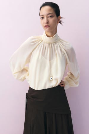 blouse ecru