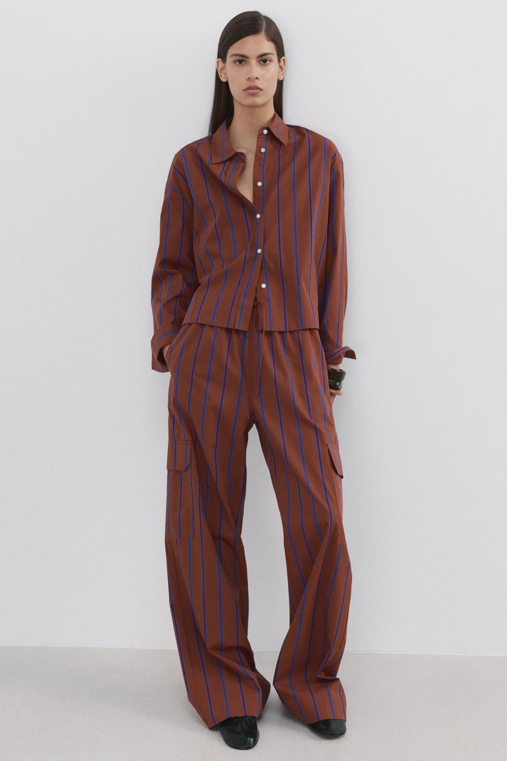 Roodbruine dames Mango gestreepte blouse bruin van katoen met lange mouwen, klassieke kraag en knoopsluiting