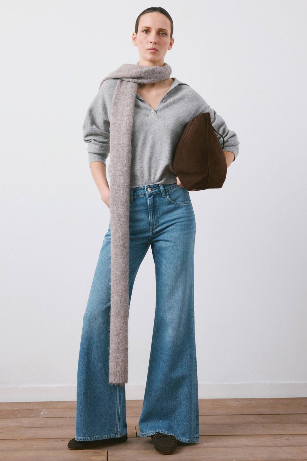 Medium blue denim dames Mango Flared mid-rise jeans flared jeans van denim met regular waist, rits- en knoopsluiting en effen