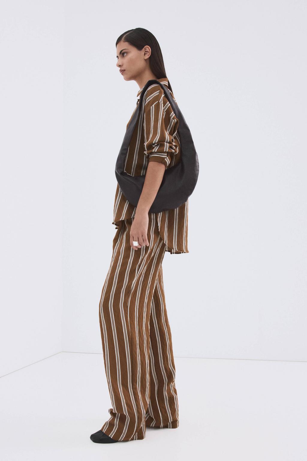 Bruine dames Mango straight regular waist gestreepte pantalon van viscose met rits- en haaksluiting