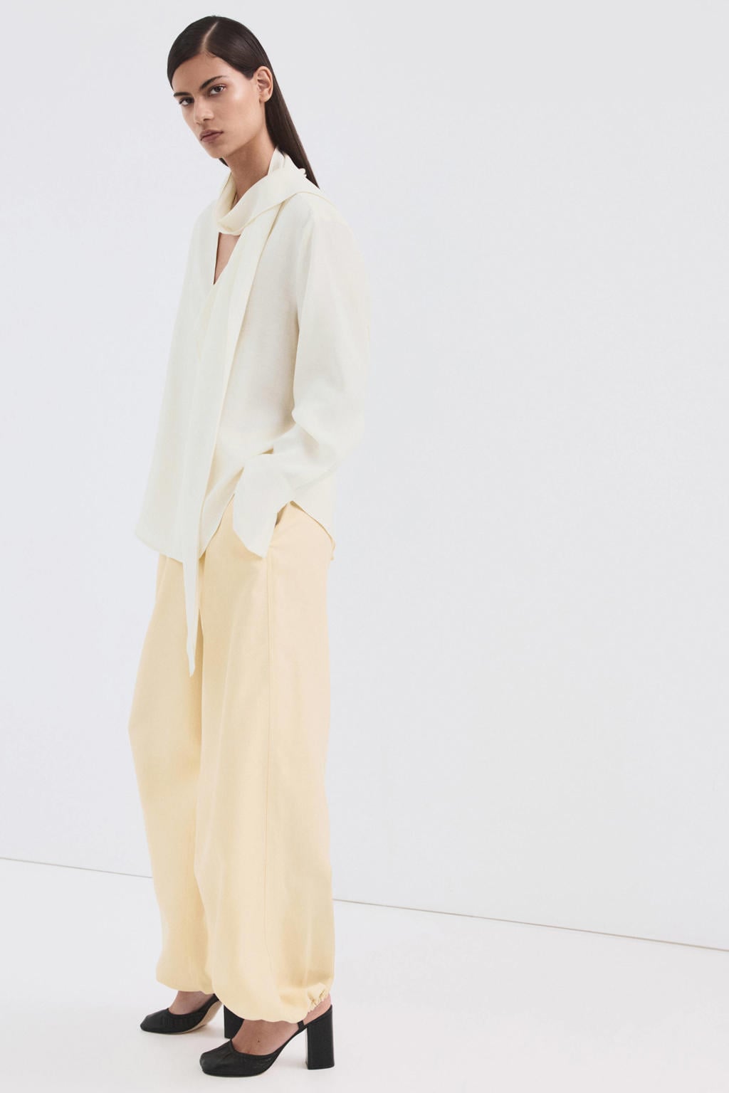Lichtgele dames Mango balloon regular waist casual broek van lyocell met baggy, elastische tailleband en effen