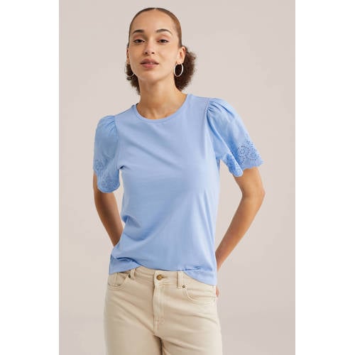 WE Fashion T-shirt lichtblauw broderie afbeelding