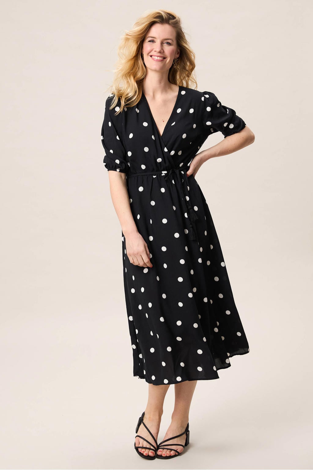 Zwart en witte dames Miss Etam midi jurk van viscose met stippenprint, korte mouwen en V-hals