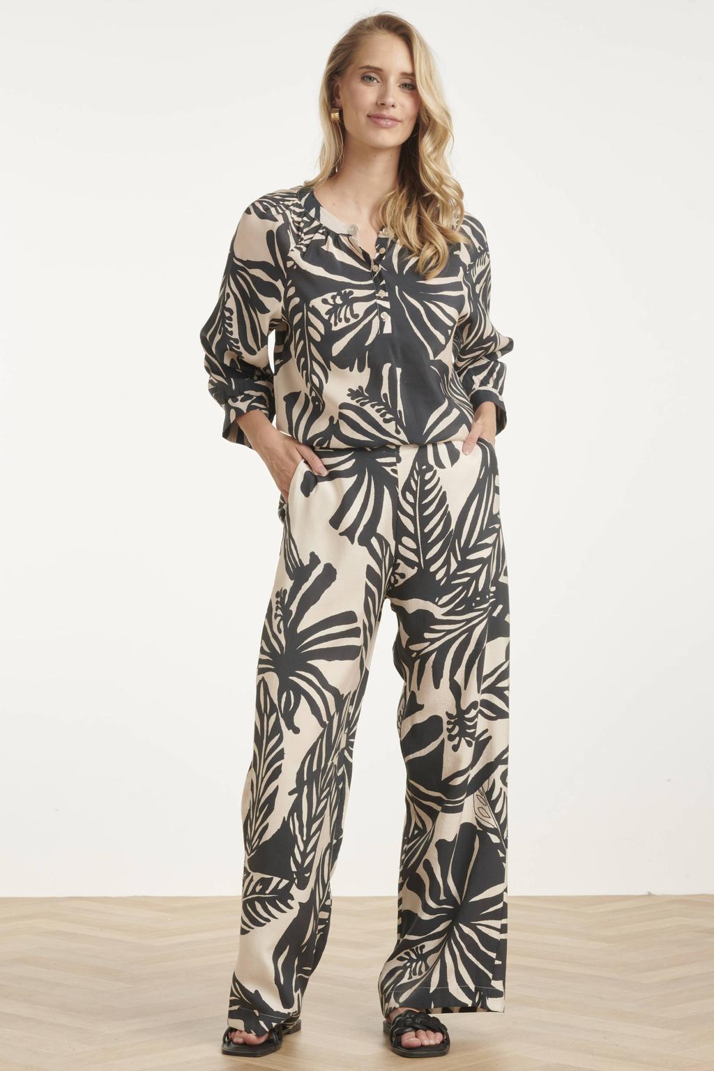 Zwarte dames Smashed Lemon high waist casual broek van modal met loose fit, elastische tailleband en bladprint