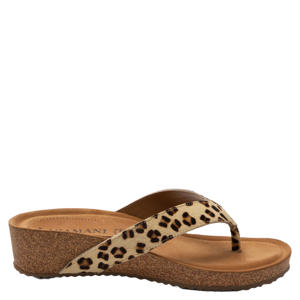 Leia teenslippers met sleehak en panterprint beige/zwart