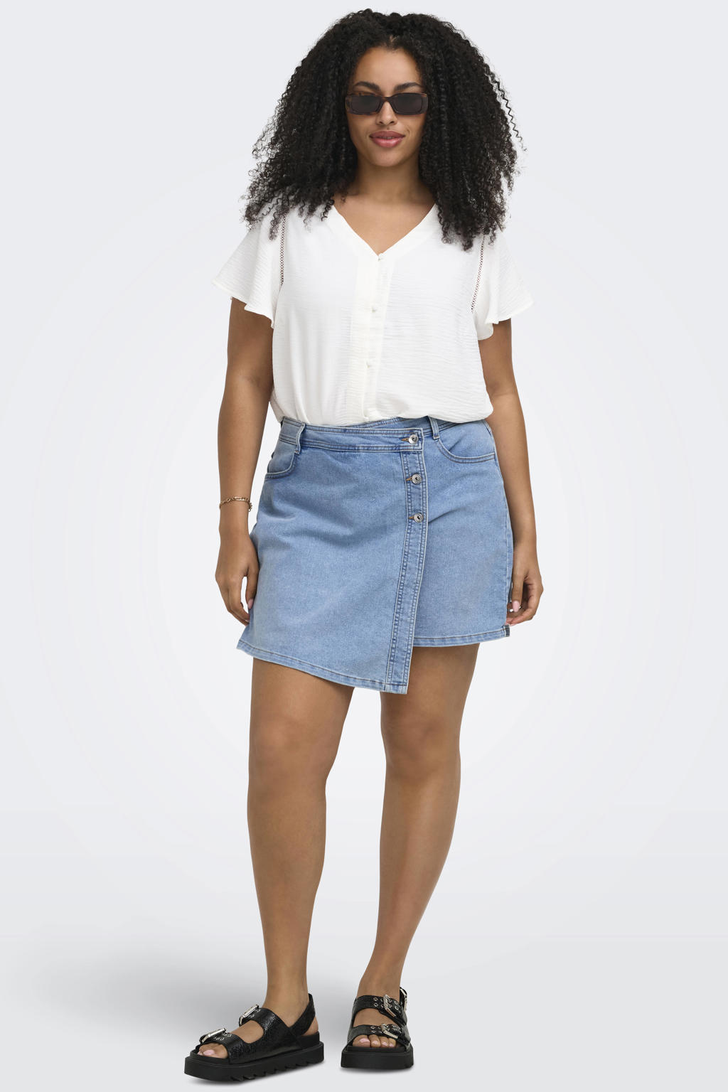 Light blue denim dames ONLY CARMAKOMA spijkerrok gemaakt van denim en met rits- en knoopsluiting