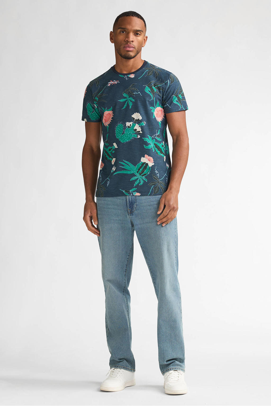 Donkerblauwe heren Petrol Industries regular gebloemde T-shirt van katoen met korte mouwen en ronde hals