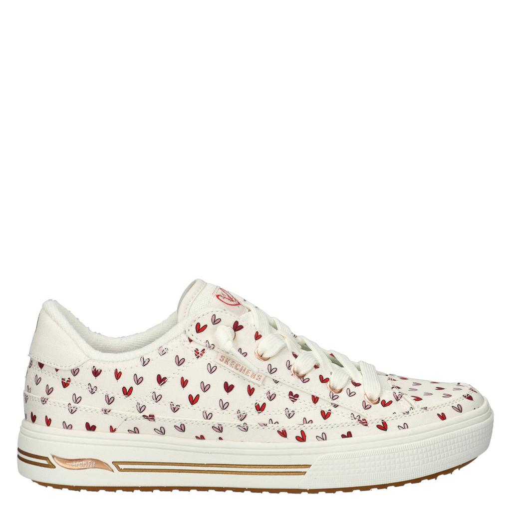 Wit en rode dames Skechers Arch Fit Arcade Love on Top sneakers met hartjes
