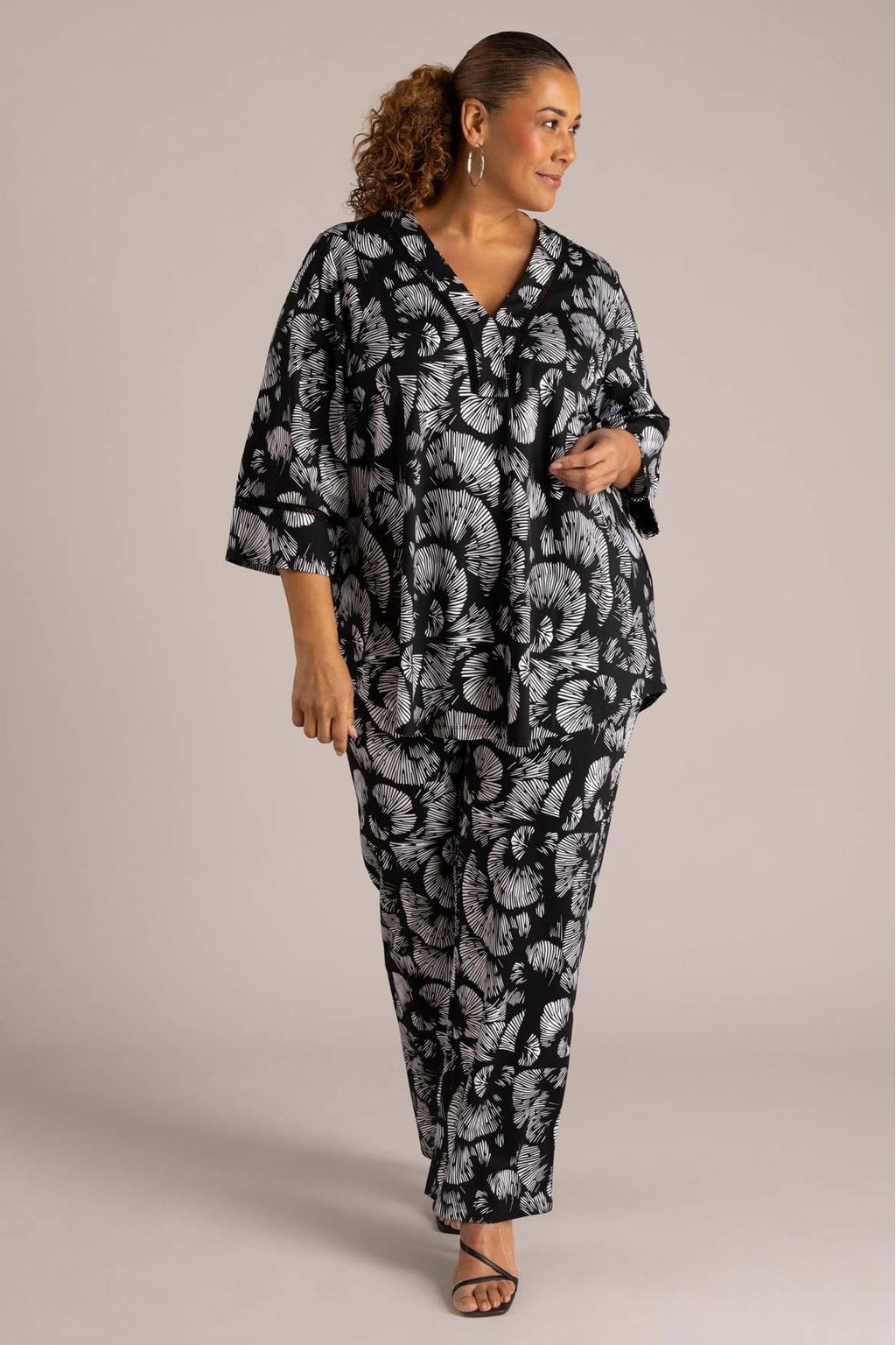 Zwart en witte dames Colletta top van viscose met driekwart mouwen en V-hals