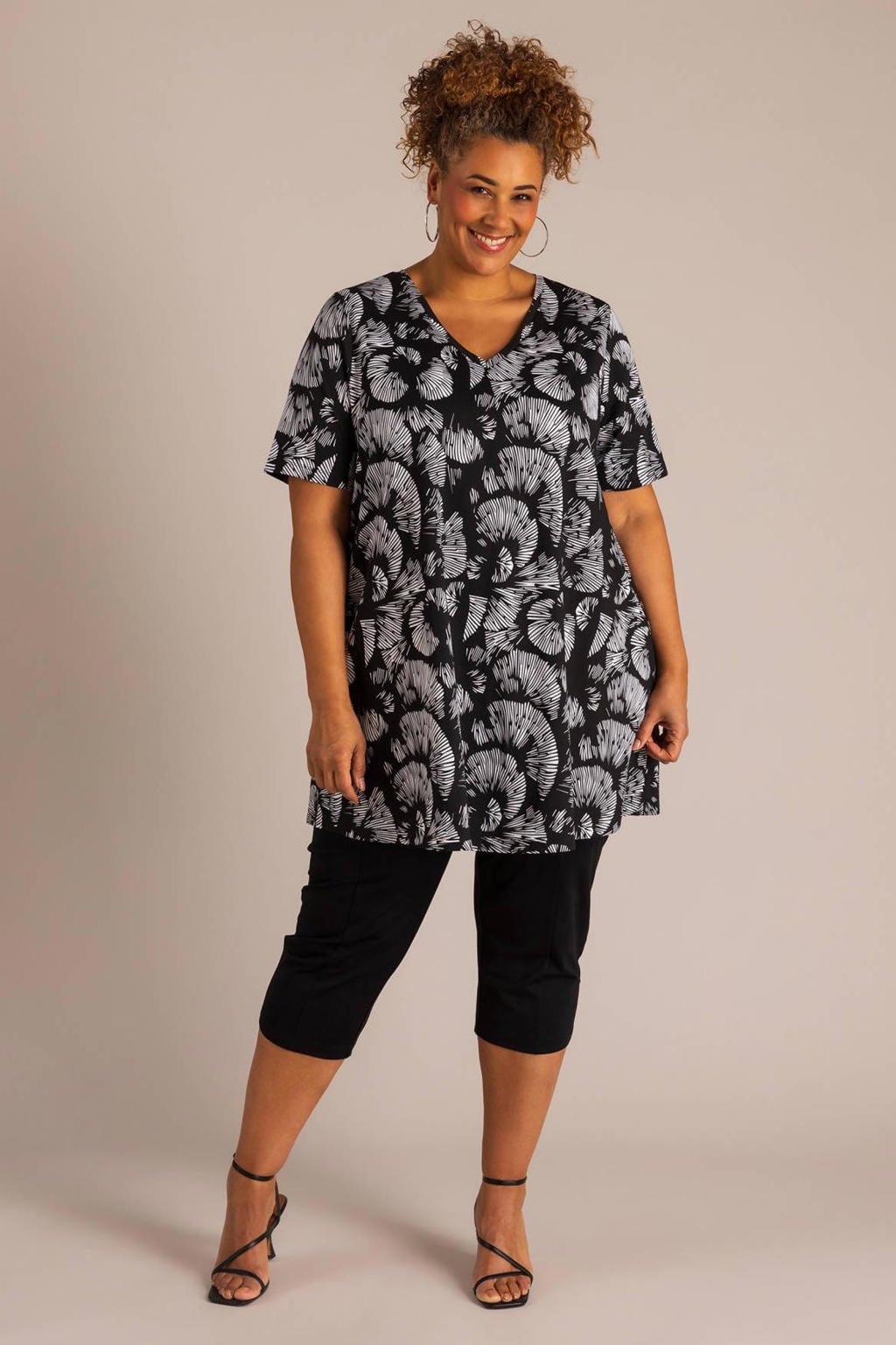 Zwart en witte dames Colletta tuniek van viscose met lange mouwen en V-hals