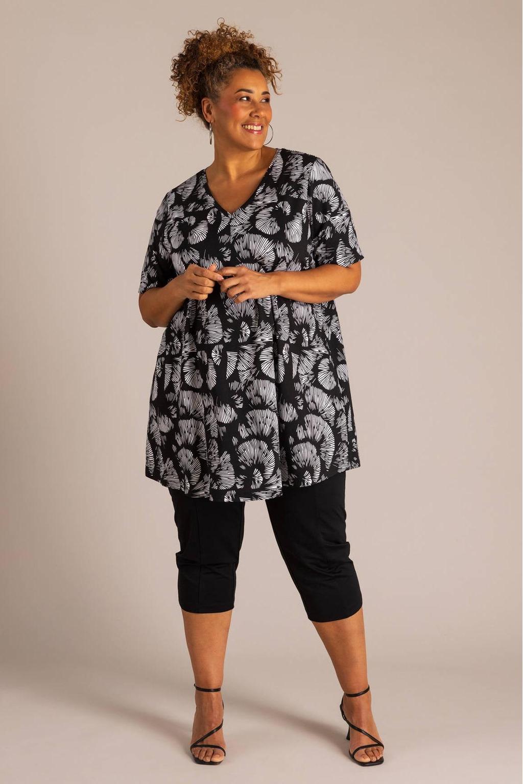 Zwarte dames Colletta slim regular waist bermuda short van viscose met elastische tailleband en effen