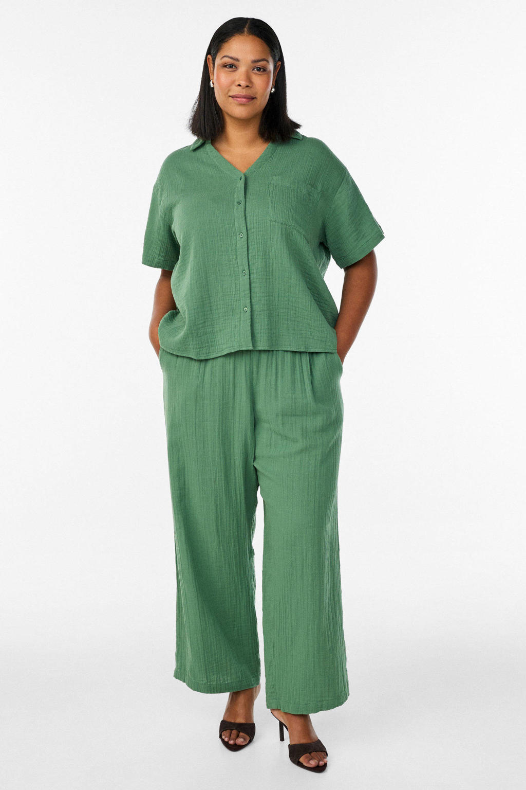 Groene dames Zizzi blouse van katoen met effen, half lange mouwen, V-hals, knoopsluiting en crinkle cotton