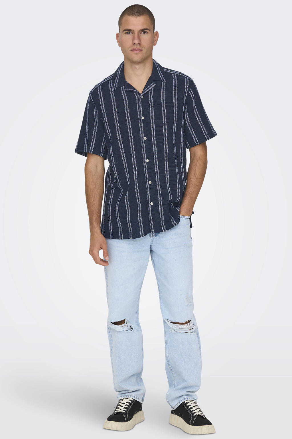 Donkerblauwe heren ONLY & SONS regular gestreept casual overhemd van polyester met korte mouwen, reverskraag en knoopsluiting