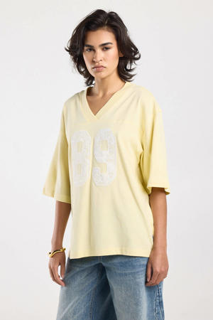 T-shirt lichtgeel