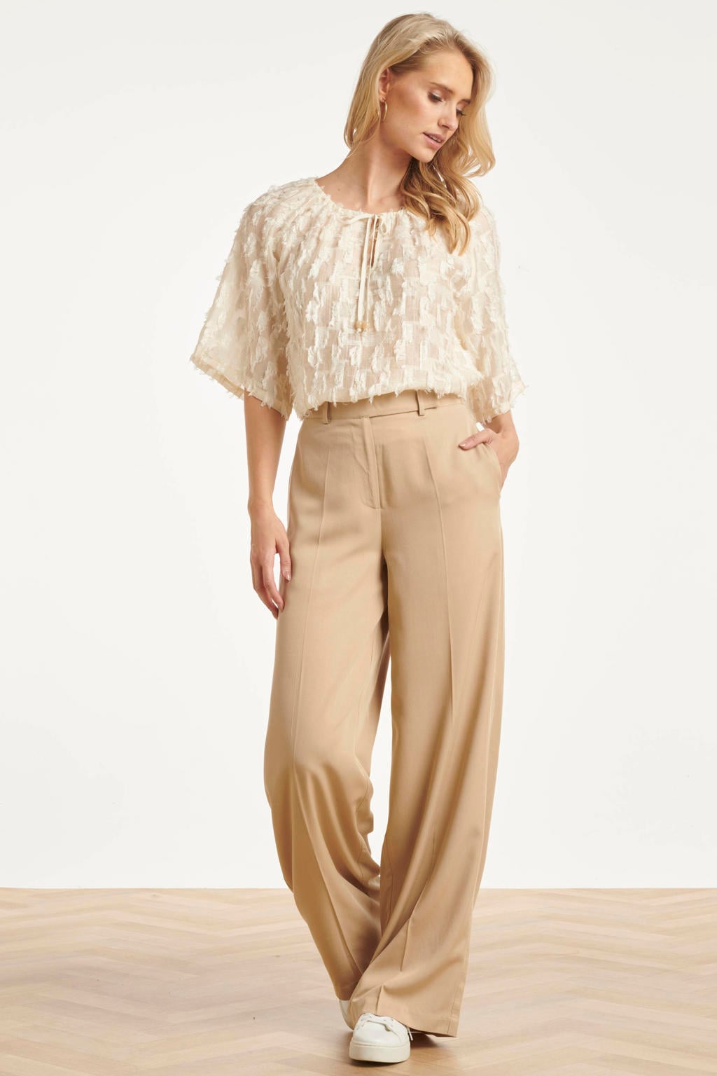 Ecru dames Smashed Lemon top met effen, korte mouwen en ronde hals