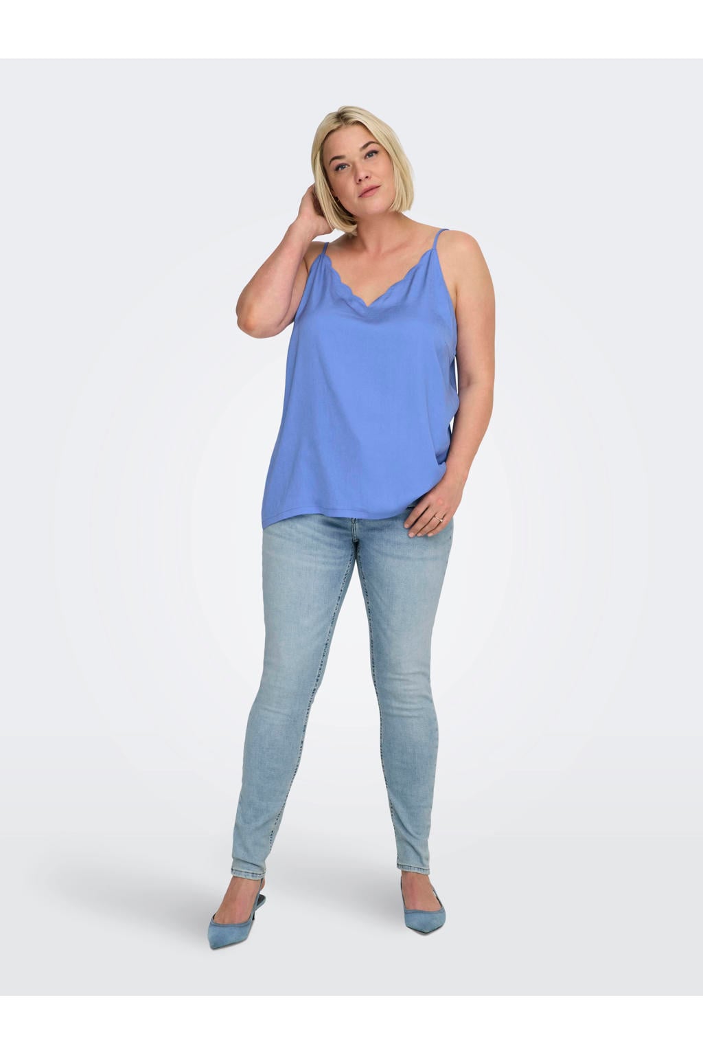 Lichtblauwe dames ONLY CARMAKOMA singlet van satijn met effen, V-hals en geweven detail