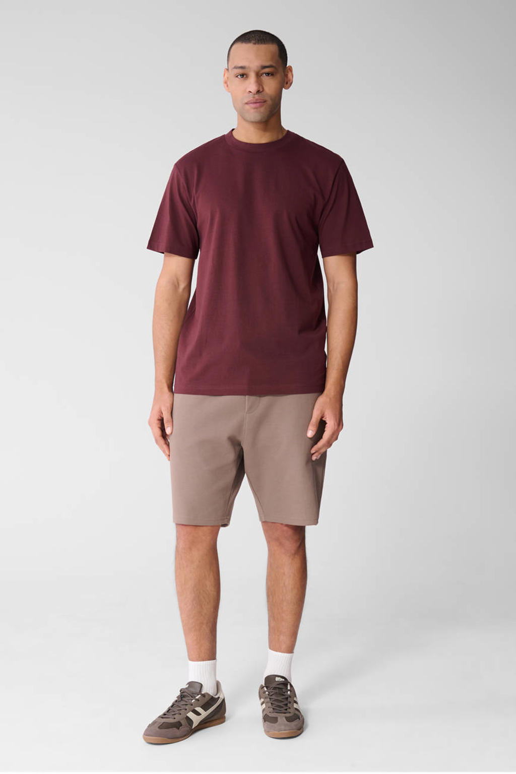 Donkerrode heren Shoeby regular T-shirt van katoen met effen, korte mouwen en ronde hals