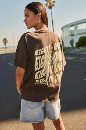 T-shirt bruin