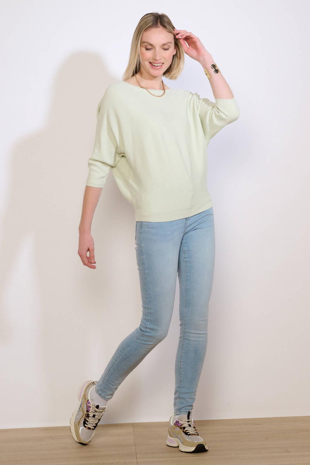 Mintgroene dames LOLALIZA pullover fijn gebreid van viscose met effen, driekwart mouwen en boothals