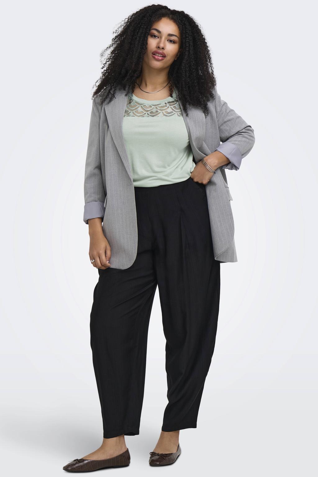 Mintgroene dames ONLY CARMAKOMA top van viscose met effen, korte mouwen, ronde hals en kant